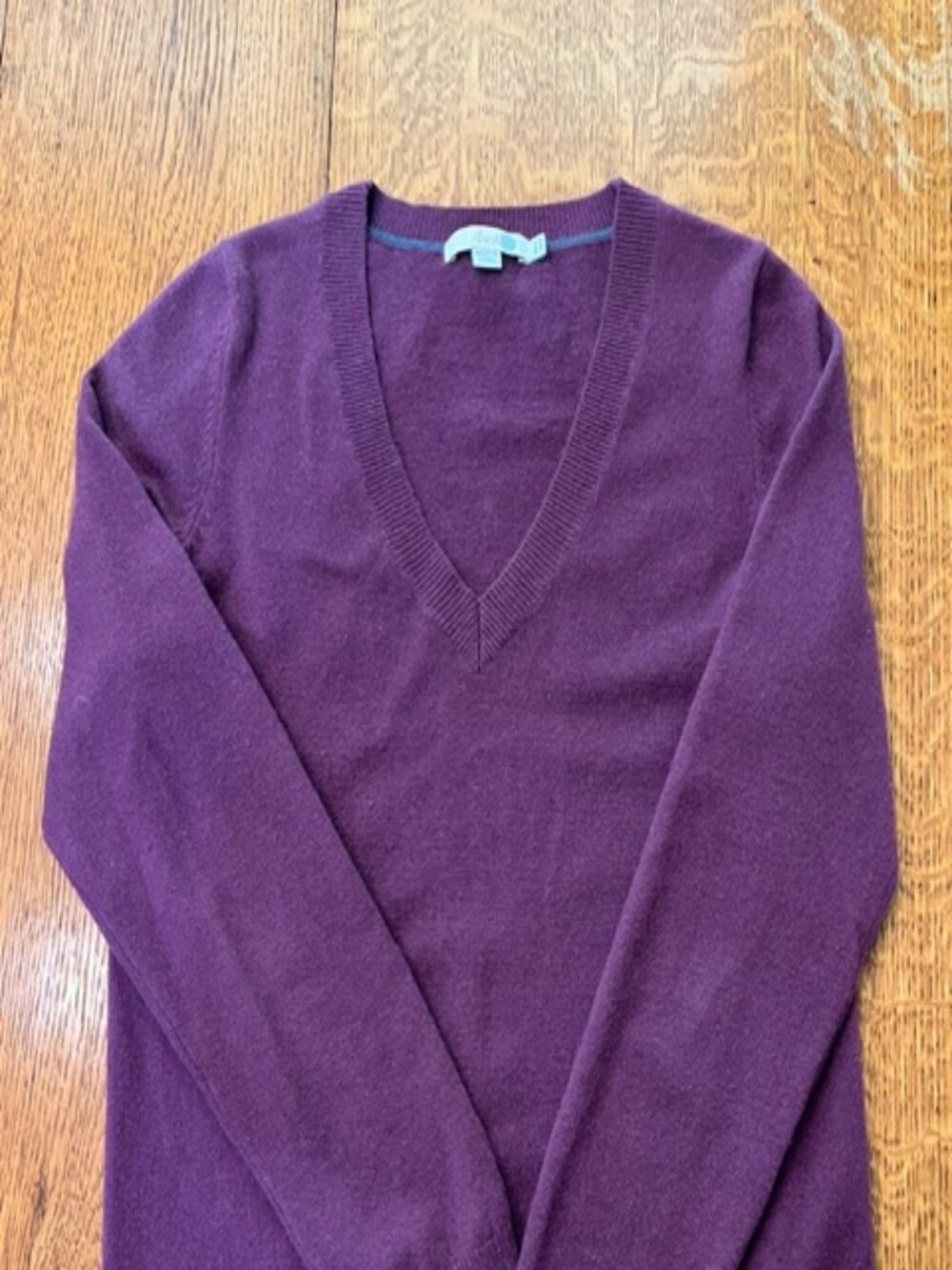 Boden cashmere v-neck sweater grape US8